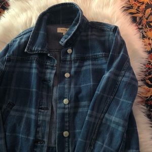 Cropped plaid patterned denim jacket